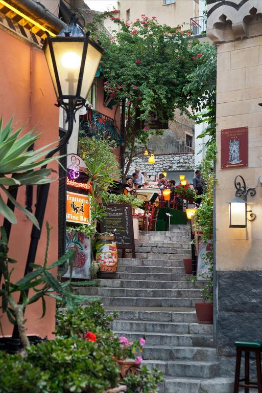 Porta Di Mezzo Luxury Suites & Rooms Taormina Exterior foto
