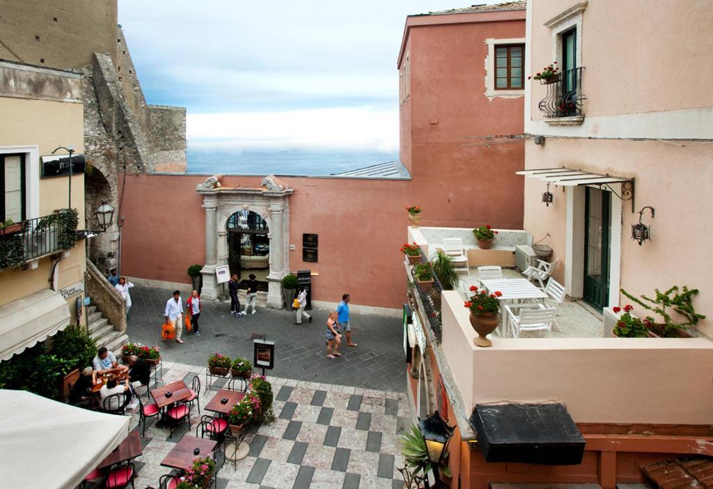 Porta Di Mezzo Luxury Suites & Rooms Taormina Exterior foto