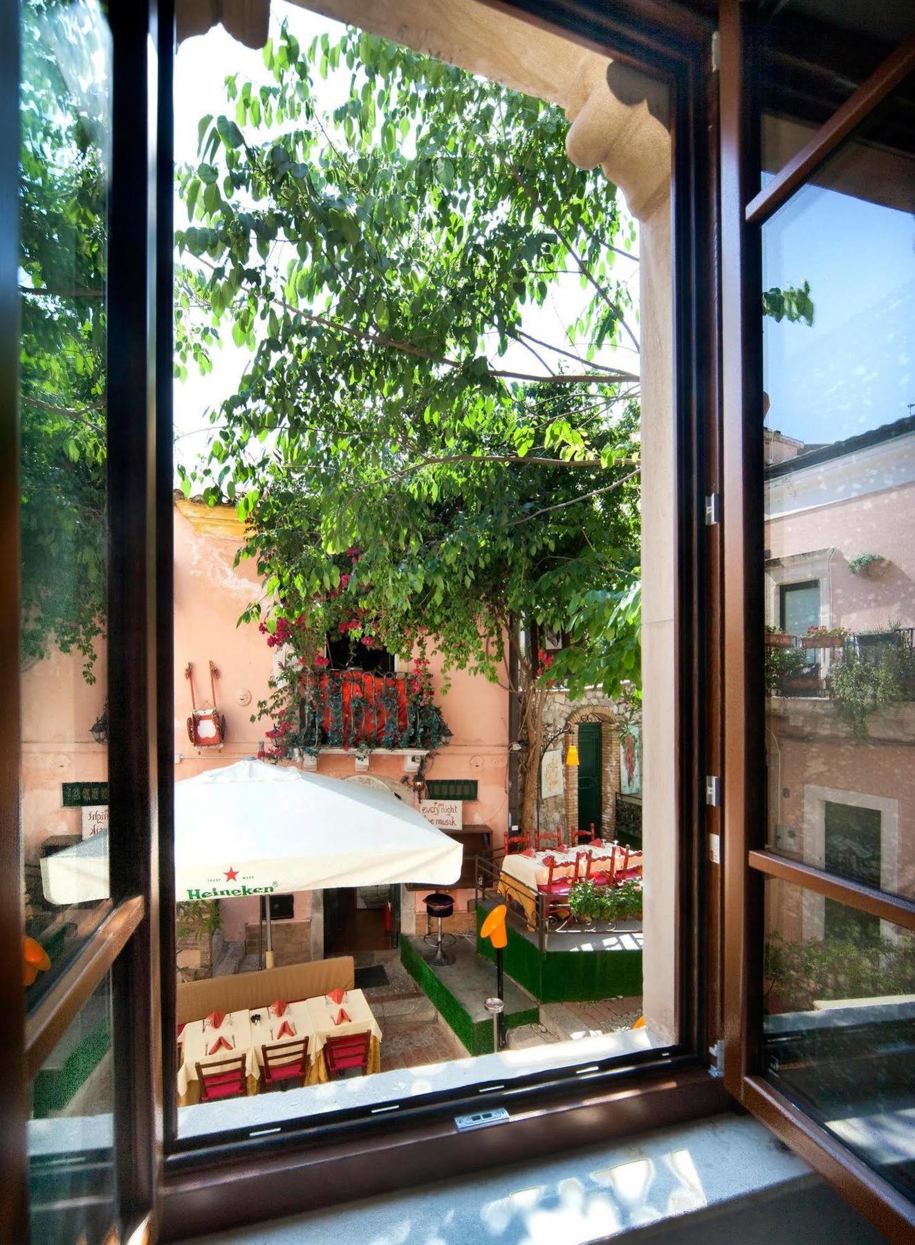 Porta Di Mezzo Luxury Suites & Rooms Taormina Exterior foto